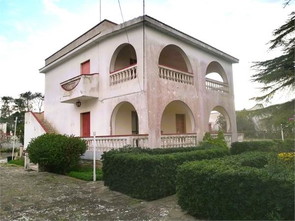 Villa a Pulsano marina